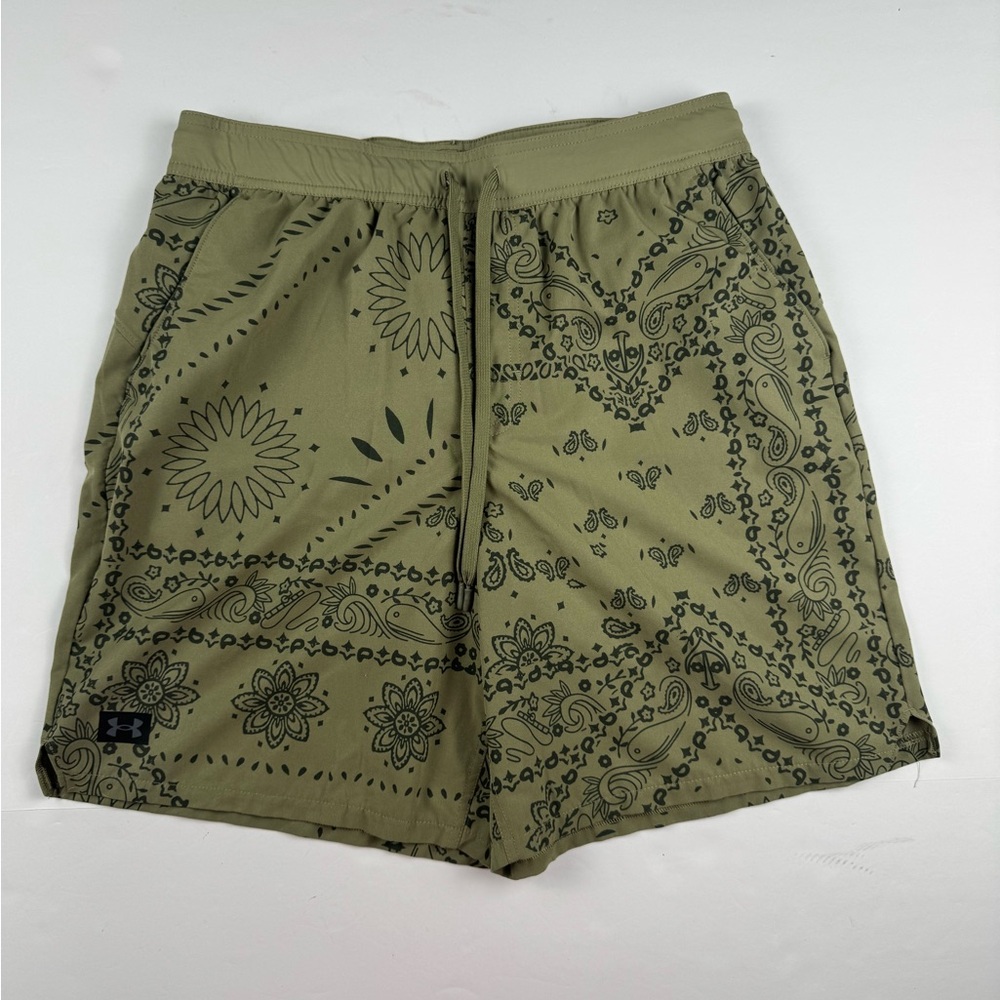 Under Armour Floral Patterned Khaki lined swim trunks/shorts size large
